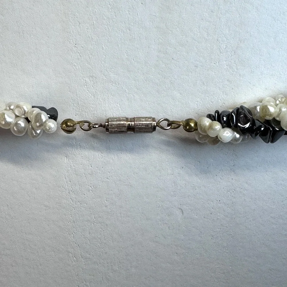 Vtg‎ 1980s Twisted Strand Faux Pearl & Black Metallic Chip Bead Necklace Retro